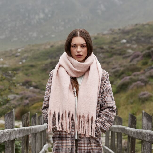 B496R Fluffy Scarf - Blush Pink
