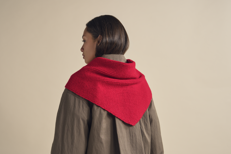 beechfield_b402_bright-red_lifestyle