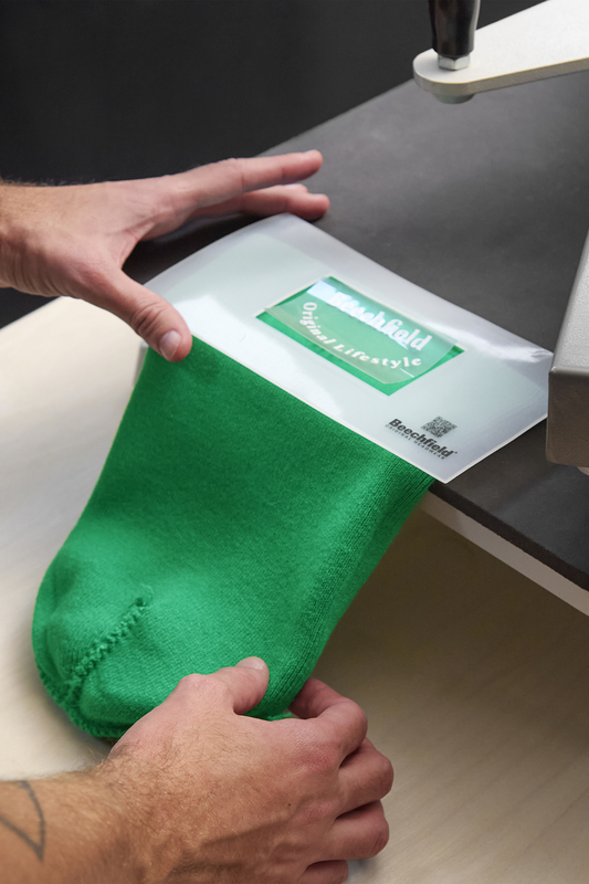 beechfield_b445_kelly-green_silicone-template-decoration-process